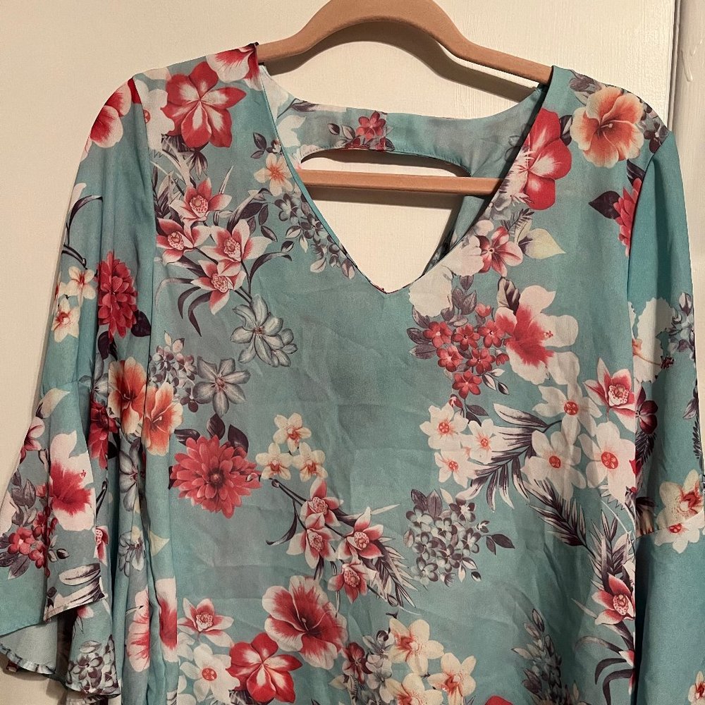 NWT SWEET PEA BELL SLEEVE FLORAL BLOUSE SZ S